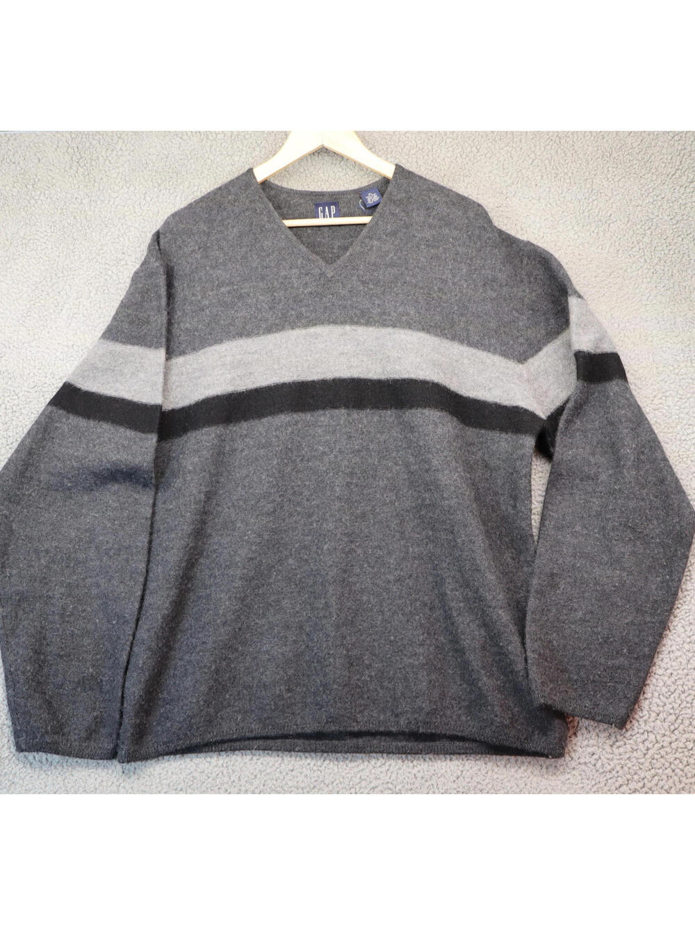 GAP Sweater Men XL 100% Wool Gray striped V Neck y2k